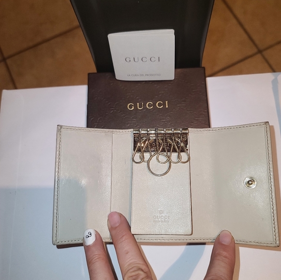Gucci off white leather 6 key holder - Picture 2 of 5